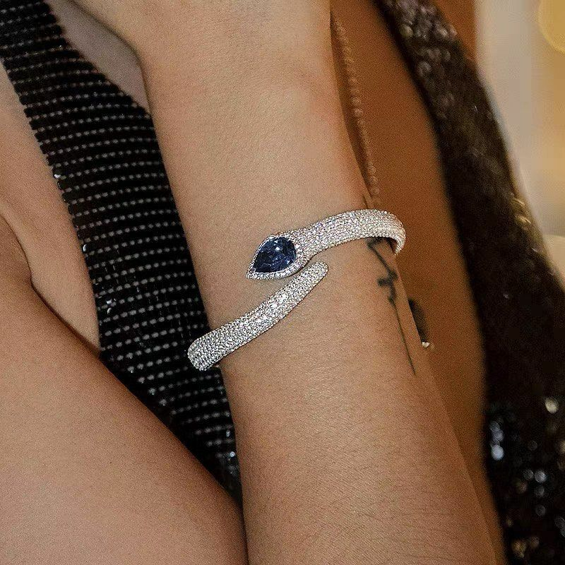 Bracelet jonc ouvert APM Monaco Ref. 112407 - Serpent en argent 925, pierre bleue et zirconiums - Unisexe vue 2