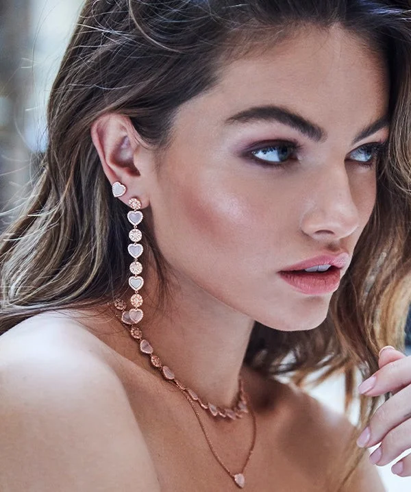 Boucles d'oreilles APM Monaco coeur nacre rose vue 2