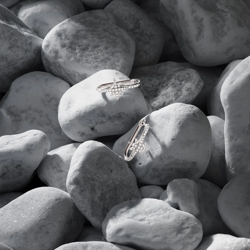 Boucles d'oreilles créoles rectangulaires APM Monaco Météorites en argent 925, zirconium blanc - Réf. AE13240OX vue 2