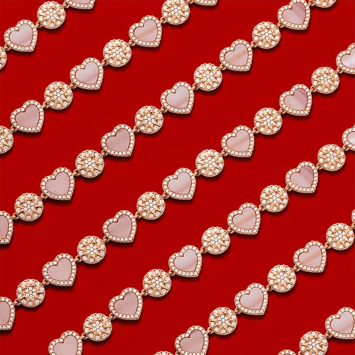 Collier APM Monaco PC5834XNAC coeurs en nacre rose plaqué or 18k pour femme vue 4