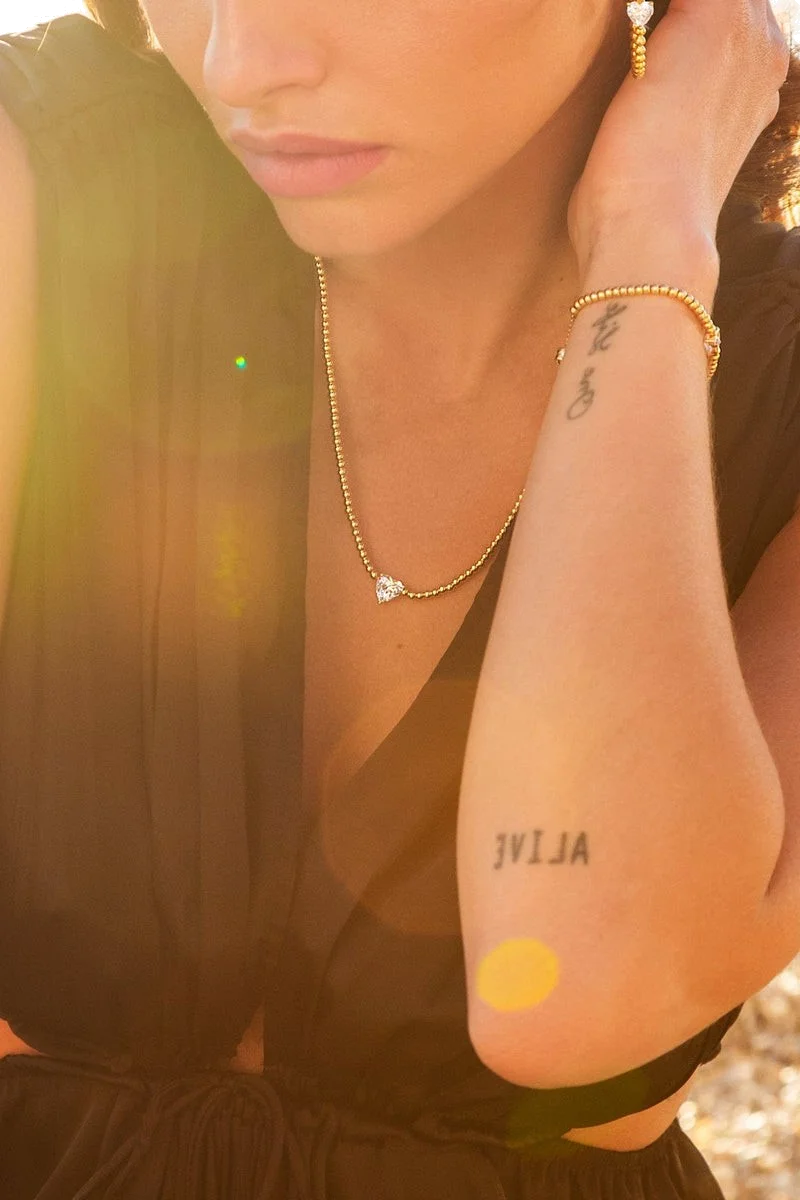 Collier APM Monaco YC6372OX en plaqué or jaune avec pendentif cœur en cristal pour femme vue 4