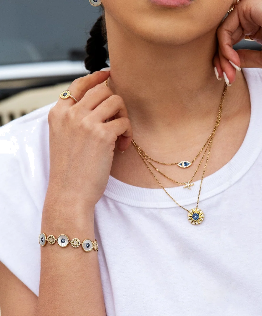 Bracelet APM Monaco Lucky Eyes ajustable pour femme, placage or jaune et nacre - Réf. AB4204MY vue 2