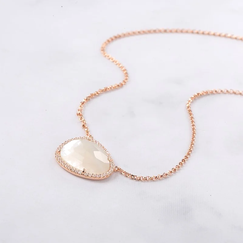 Collier pour femme APM Monaco RC4679XNA en nacre blanche et métal plaqué or rose vue 2