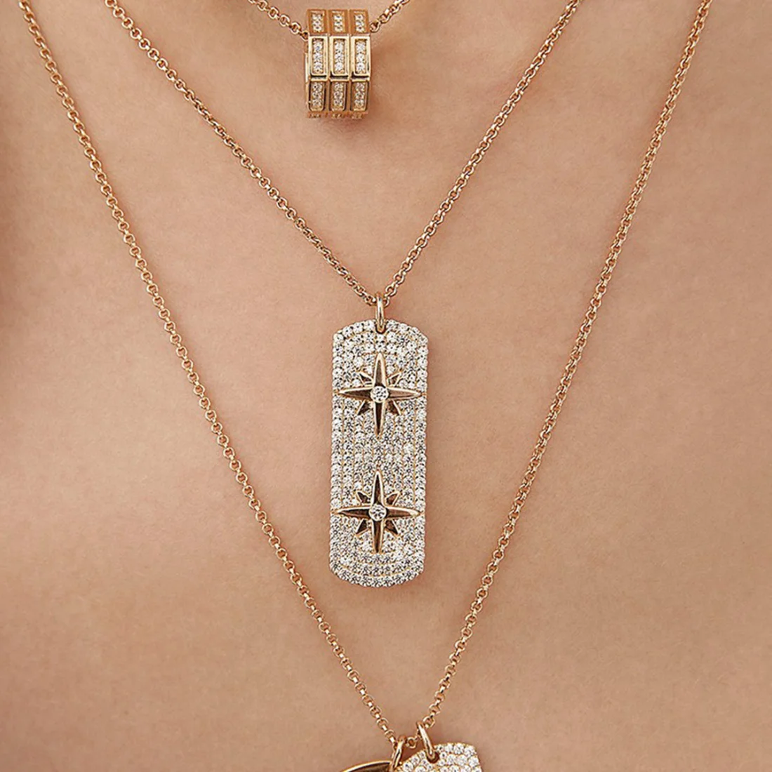 Collier ajustable femme APM Monaco AC4828OXY plaque météorites vert plaqué or jaune et zirconium vue 2