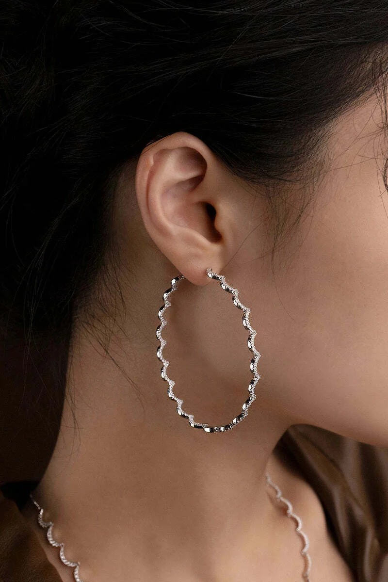 Boucles d'oreilles créoles en argent 925 APM Monaco Wavy Up and Down micropavées zirconium - AE15897OX vue 2