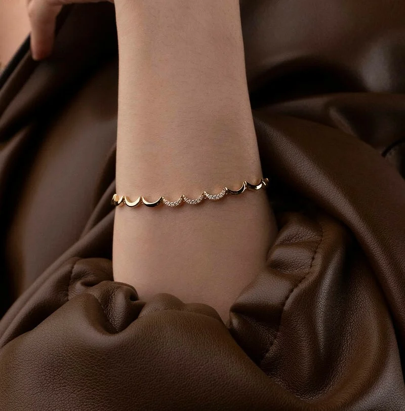 Bracelet APM Monaco Wavy Up and Down YB5401OX en métal plaqué or jaune 18 carats pour femme vue 2