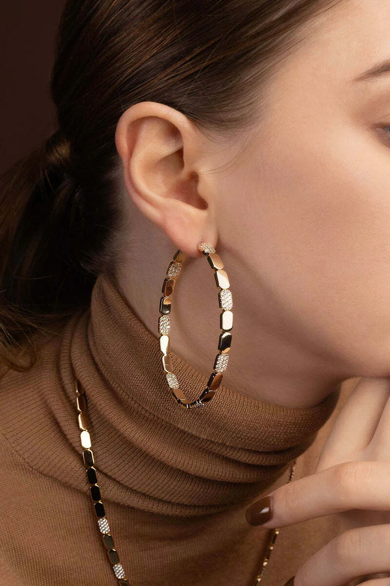 Boucles d'oreilles créoles APM Monaco Yacht Club or jaune 18 carats et zirconium - Réf. YE15533OX vue 3