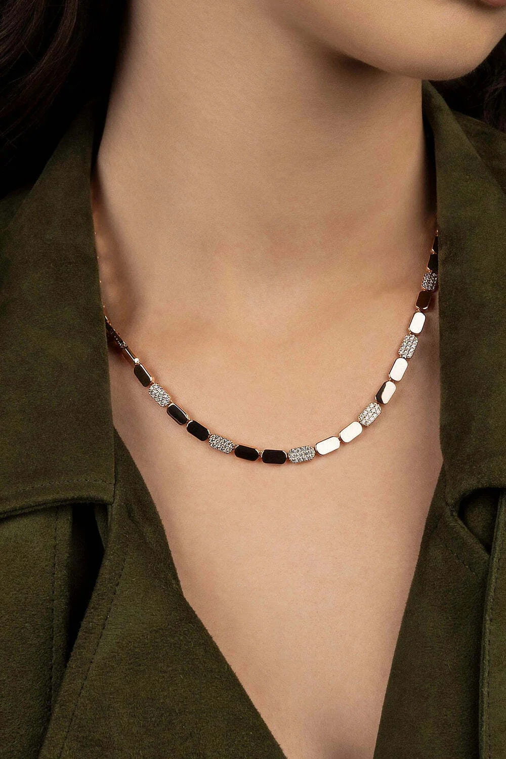 Collier APM Monaco PC7638OX en plaqué or rose 18 carats pour femme, pavé de cristaux, longueur ajustable vue 2