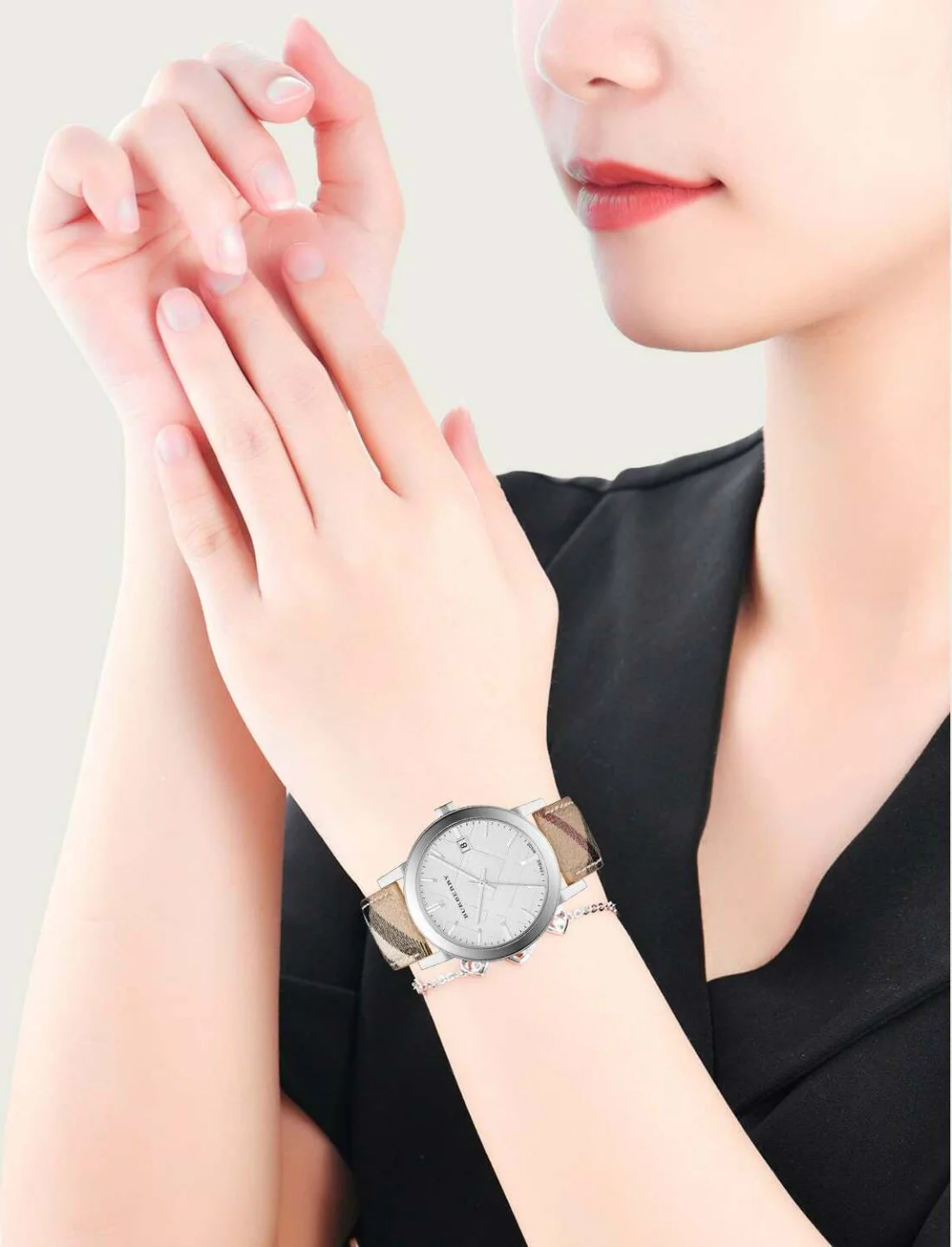 Montre Femme Burberry BU9025 The City Cadran Argenté Bracelet Cuir Beige Monogramme vue 3