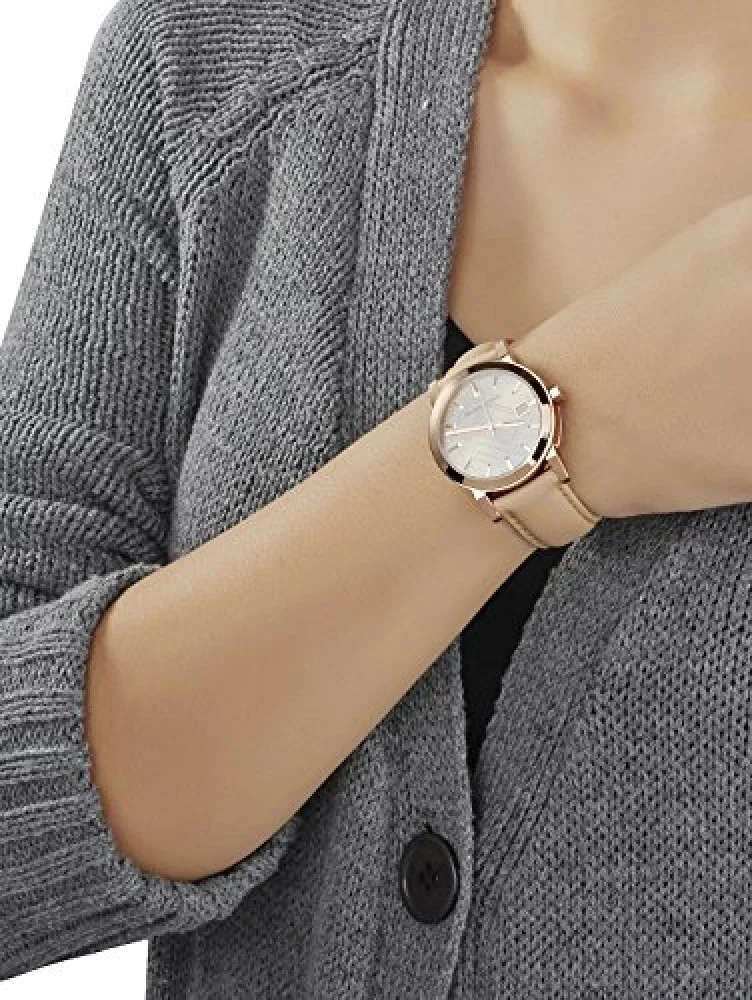 Montre Femme Burberry City BU9109 Cadran Tartan Acier Or & Cuir Beige vue 5