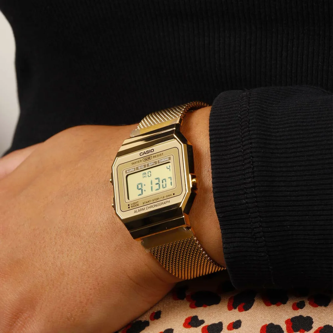 Montre Casio A700WEMG-9AEF Vintage Dorée à Affichage Digital - Maille Milanaise Unisexe vue 3