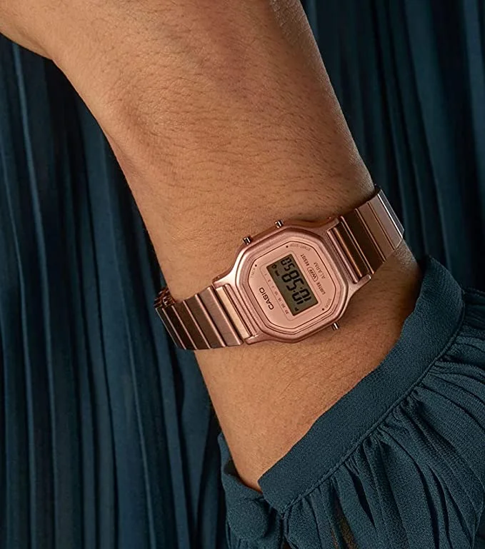 Montre Casio LA-11WR-5AEF pour Femme - Cadran Carré Digital Doré Rose vue 4