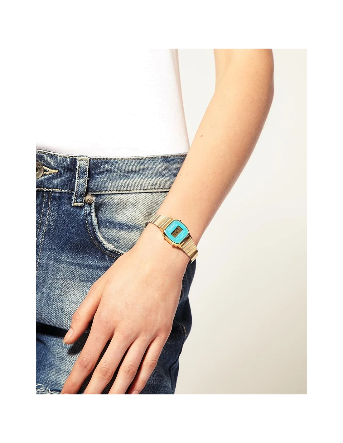 Montre Femme Casio Vintage LA670WEGA-2EF Cadran Turquoise et Boîtier Doré vue 2