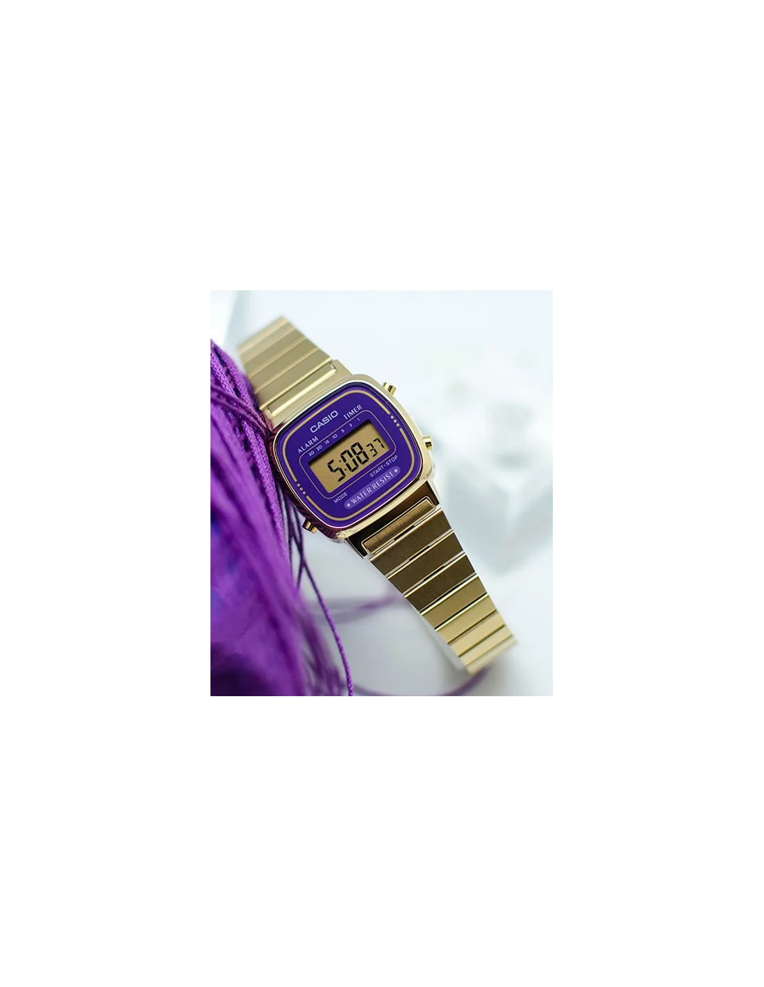 Montre Casio Vintage LA670WEGA-6EF Femme Dorée Cadran Violet Digital vue 4