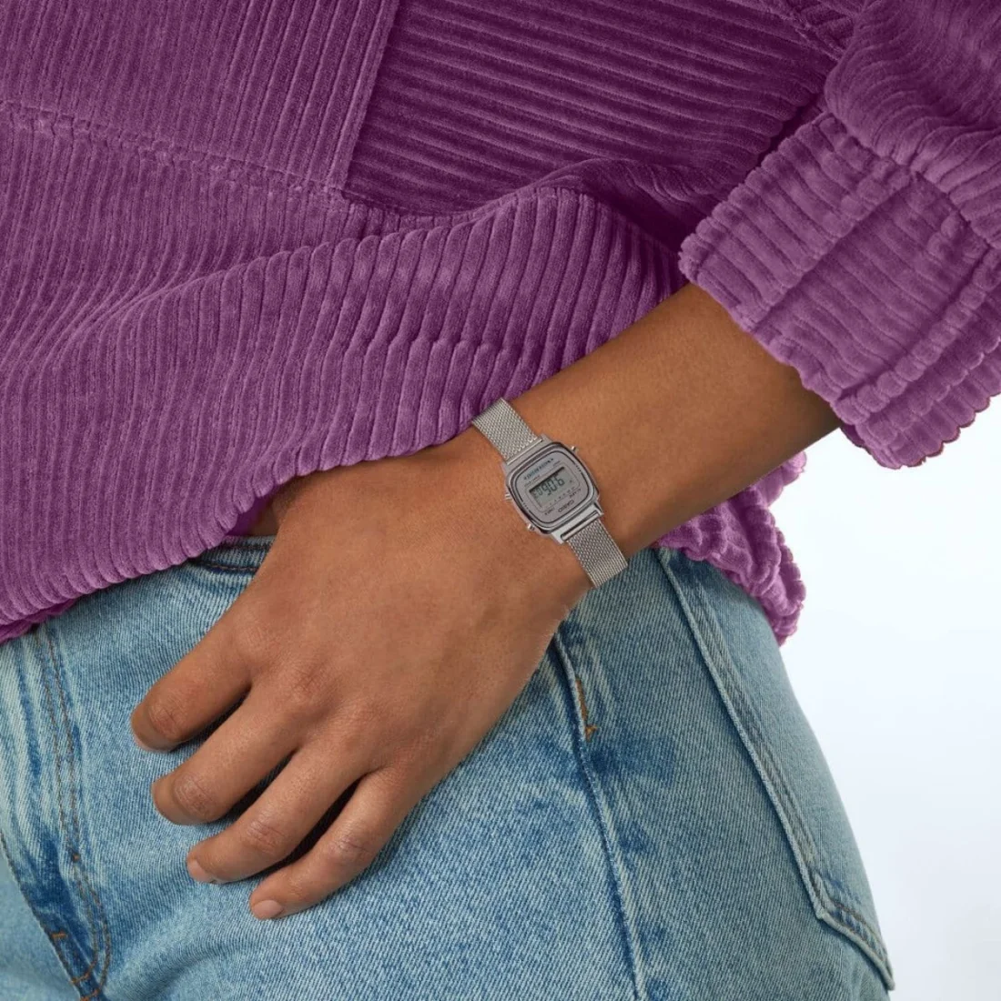 Montre Femme Casio Vintage LA670WEM-7EF Cadran Digital Gris Bracelet Maille Milanaise Argent vue 4