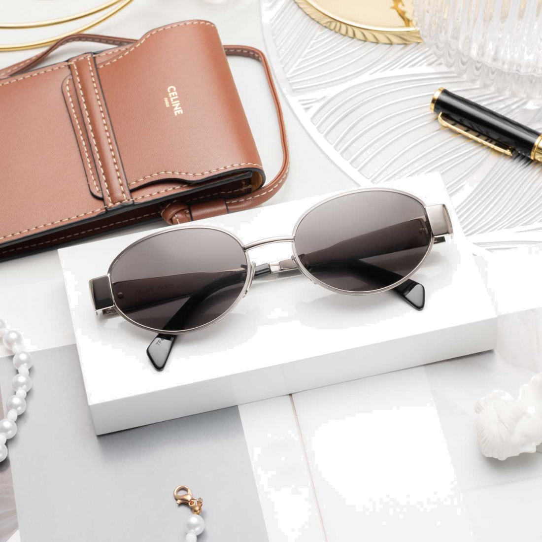 Lunettes de soleil Celine Triomphe ovales CL40235U monture métal - Argent vue 3