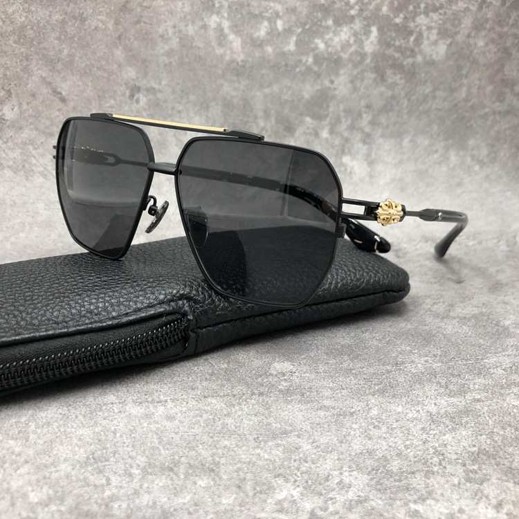 Lunettes de soleil Chrome Hearts Ripping forme aviator en métal - Noir - Or vue 6