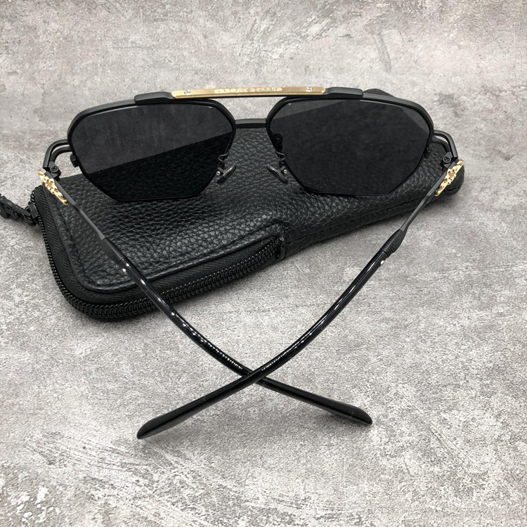 Lunettes de soleil Chrome Hearts Ripping forme aviator en métal - Noir - Or vue 7