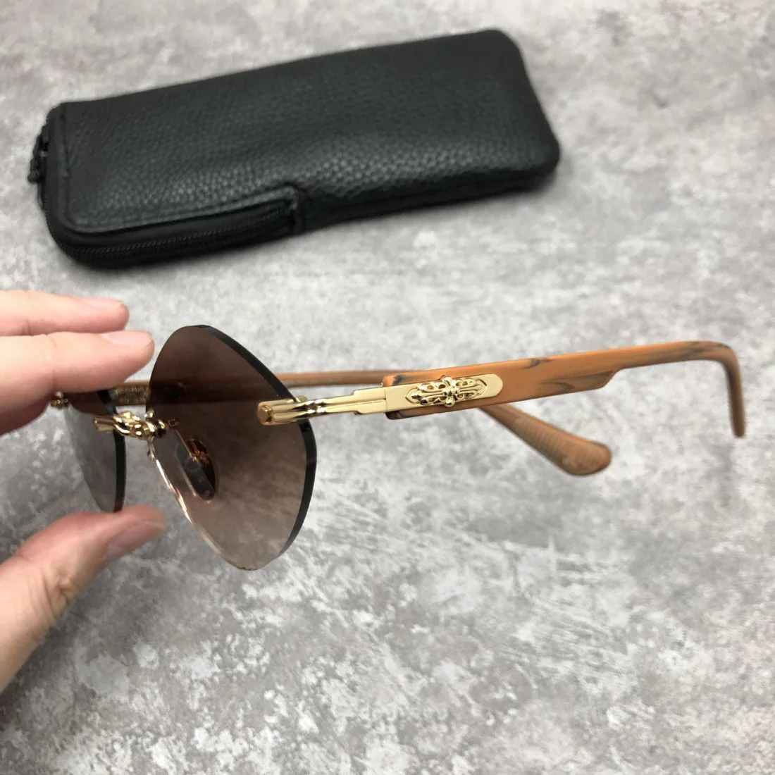 Lunettes de soleil Chrome Hearts Diamond CH8132 BH/SS - Monture plastique géométrique, verres marron vue 4