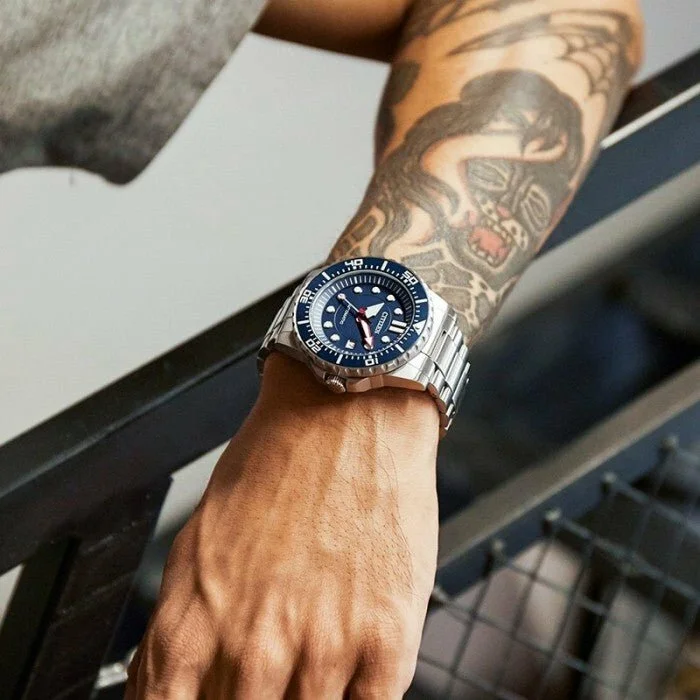 Montre Citizen Automatique Homme NJ0121-89L Cadran Bleu Acier vue 5