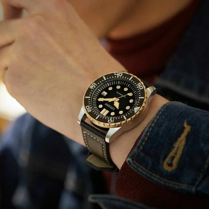 Montre Citizen NJ0176-10E Automatique Homme - Cadran Noir, Boîtier Or Rose, Bracelet Cuir vue 4