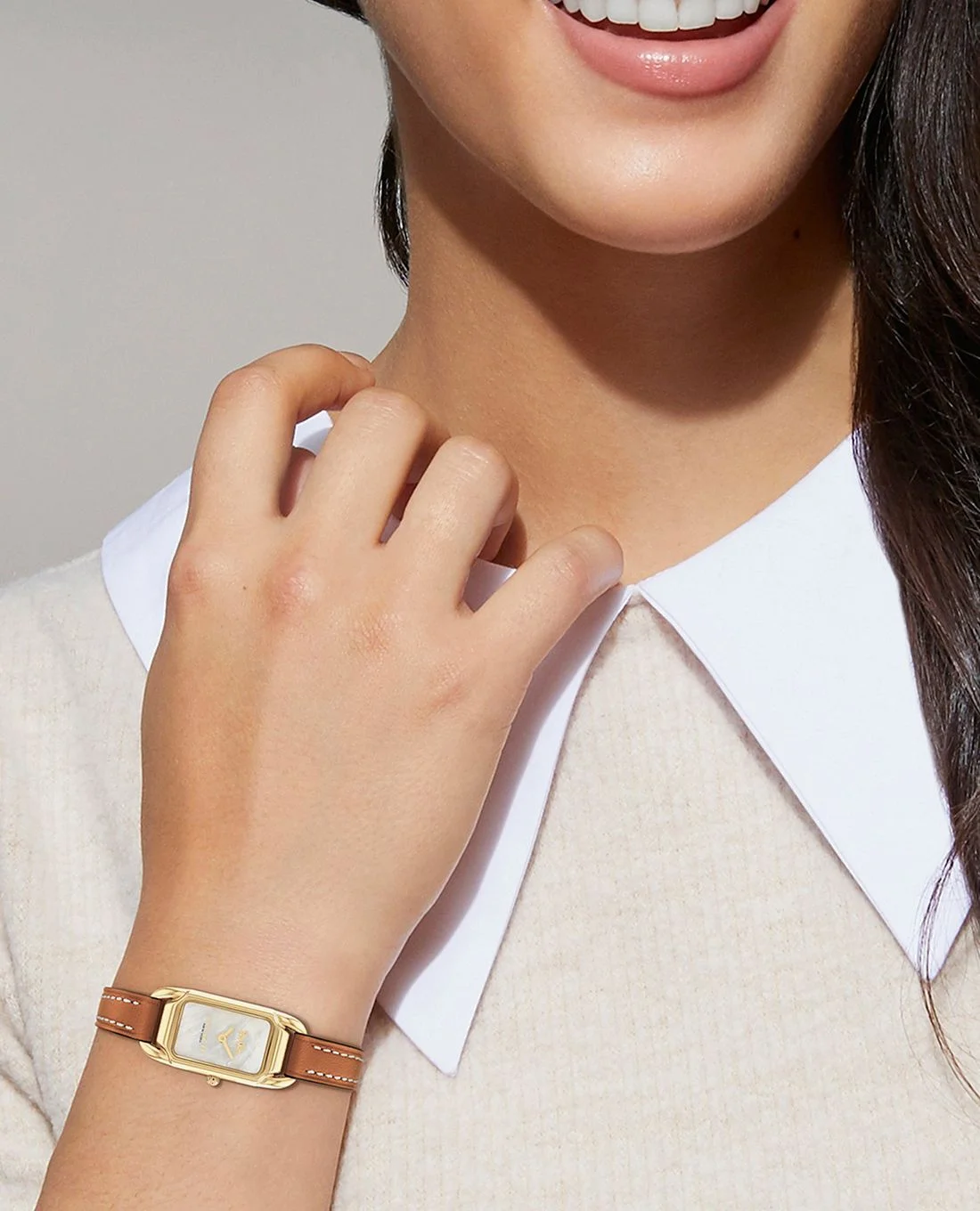 Montre-bracelet Coach Cadie 14504029 pour femme, cadran nacre rectangulaire, bracelet cuir marron vue 4