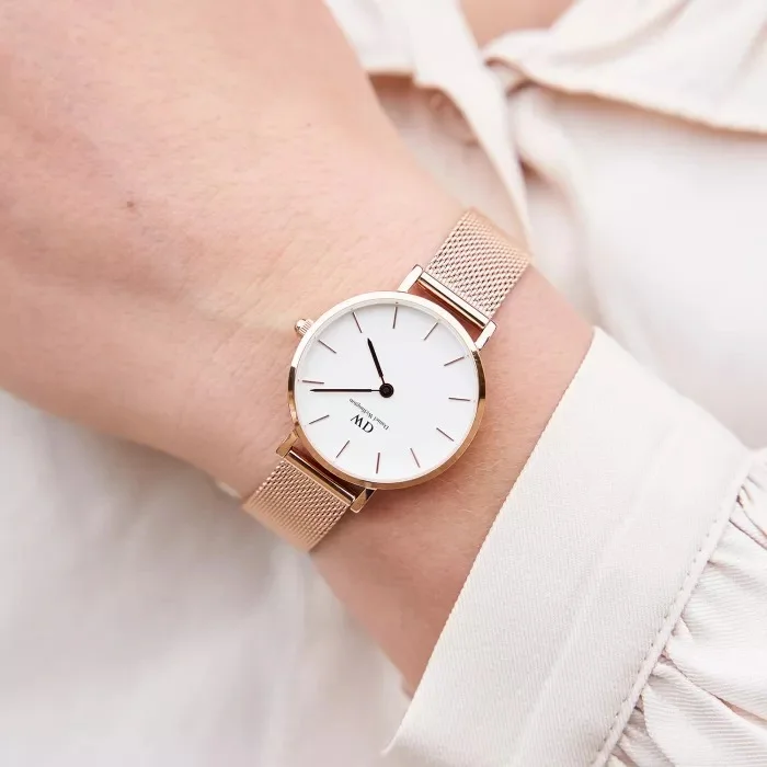 Montre Femme Daniel Wellington DW00100219 Classic Petite Melrose 28mm Cadran Blanc Bracelet Maille Milanaise Or Rose vue 4
