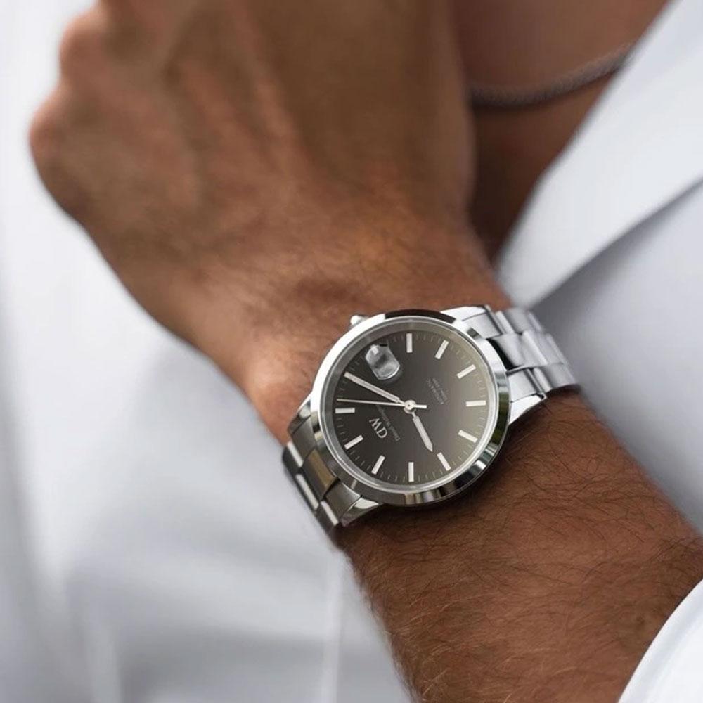 Montre Daniel Wellington DW00100482 Iconic Link Automatique 40mm - Boîtier et bracelet acier argent, cadran noir vue 5