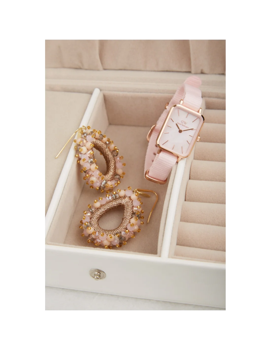 Montre Femme Daniel Wellington Quadro Coral DW00100509 - Cadran nacre rectangulaire, bracelet nylon rose vue 3