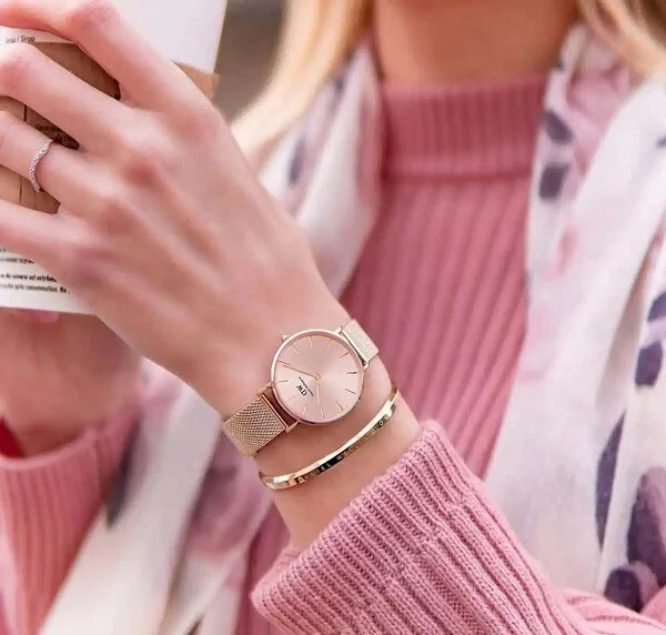 Montre Femme Daniel Wellington Petite Melrose Pearl 32mm DW00100516 - Boîtier et bracelet or rose, cadran rose nacré vue 5