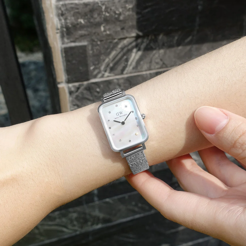 Montre Femme Daniel Wellington Quadro Pressed Piano DW00100580 - Cadran Rectangulaire Gris Acier vue 4