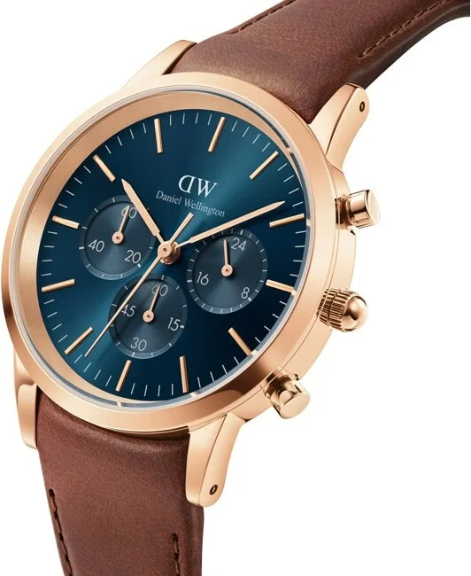 Daniel Wellington DW00100639 - Chronographe Homme Cadran Bleu, Boîtier Or Rose Acier, Bracelet Cuir Marron vue 2