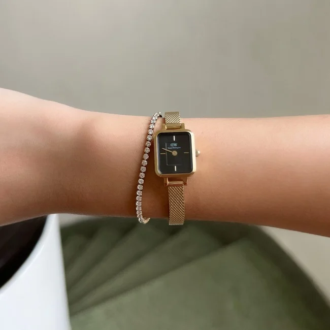 Montre Femme Daniel Wellington DW00100647 Quadro Mini Melrose, Cadran Noir Onyx, Maille Milanaise Or Rose vue 4