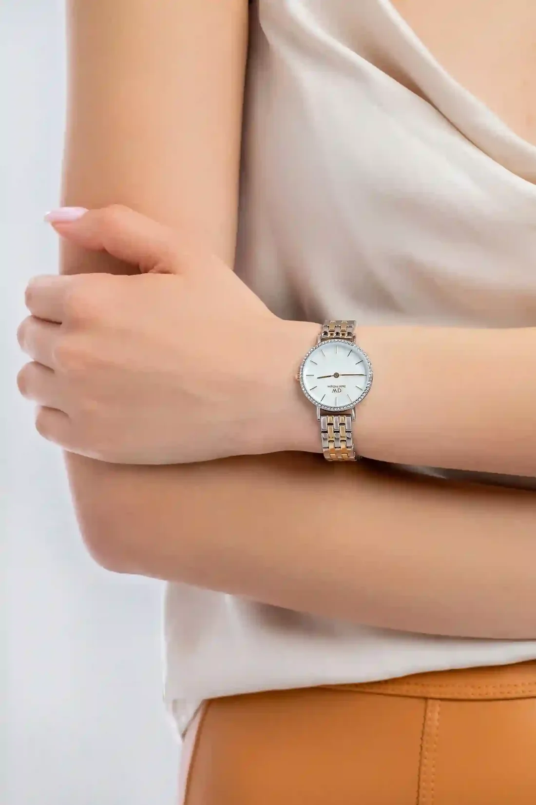 Montre Femme Daniel Wellington DW00100665, Cadran Blanc Nacré, Bracelet Bicolore 5 Maillons Argent et Or vue 5