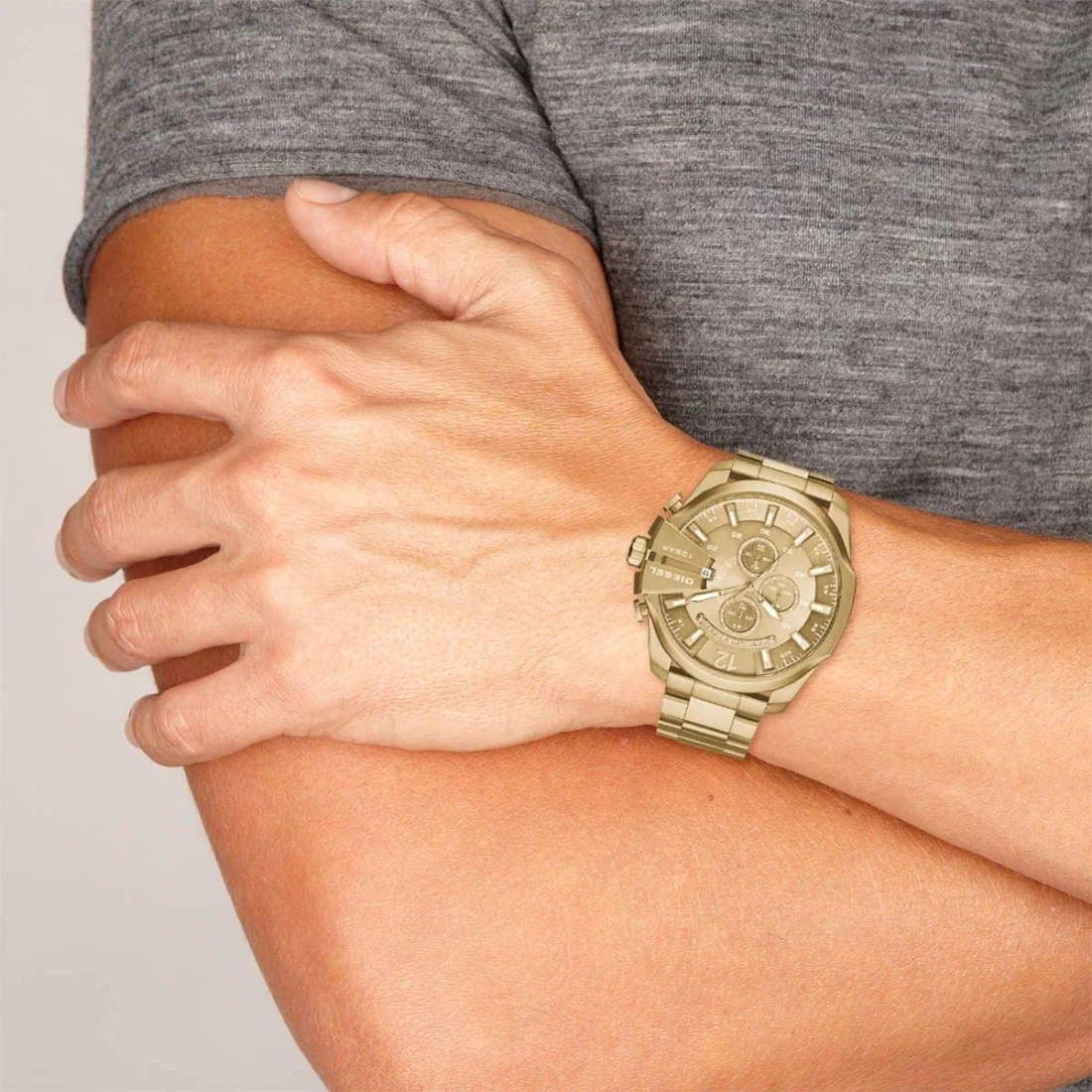 Montre Diesel Mega Chief DZ4360 pour Homme en Acier Doré vue 4