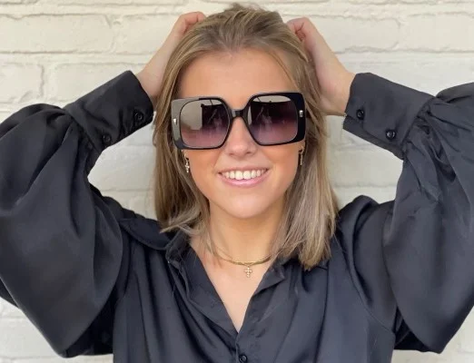 Lunettes de Soleil Fendi FE40036U Monture Carrée Acétate Noire - Femme vue 3