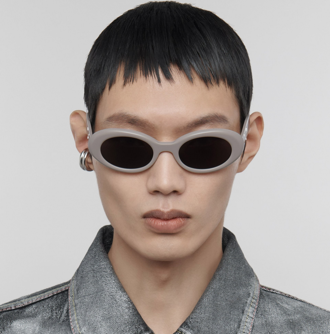 Lunettes de soleil Maison Margiela x Gentle Monster MM005 forme ovale en acetate - Gris vue 2