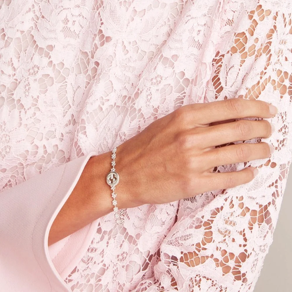 Bracelet Gucci en argent sterling pour femme, motif floral et double G, référence YBA481687001 vue 2