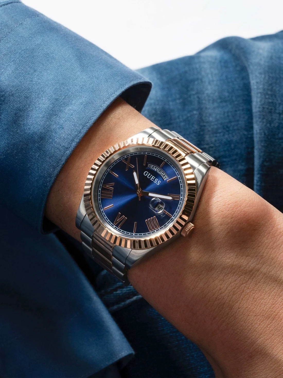 Montre Homme Guess Connoisseur GW0265G12 - Cadran Bleu, Bracelet Acier Bicolore Argent/Or Rose vue 5