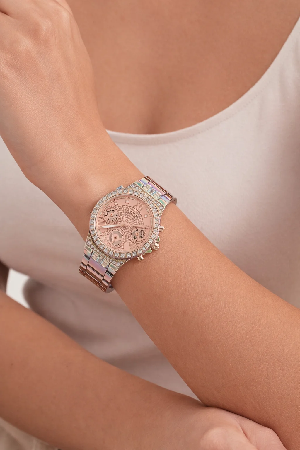 Montre Guess Moonlight GW0320L4 pour Femme - Cadran et bracelet acier multicolore arc-en-ciel avec strass vue 4