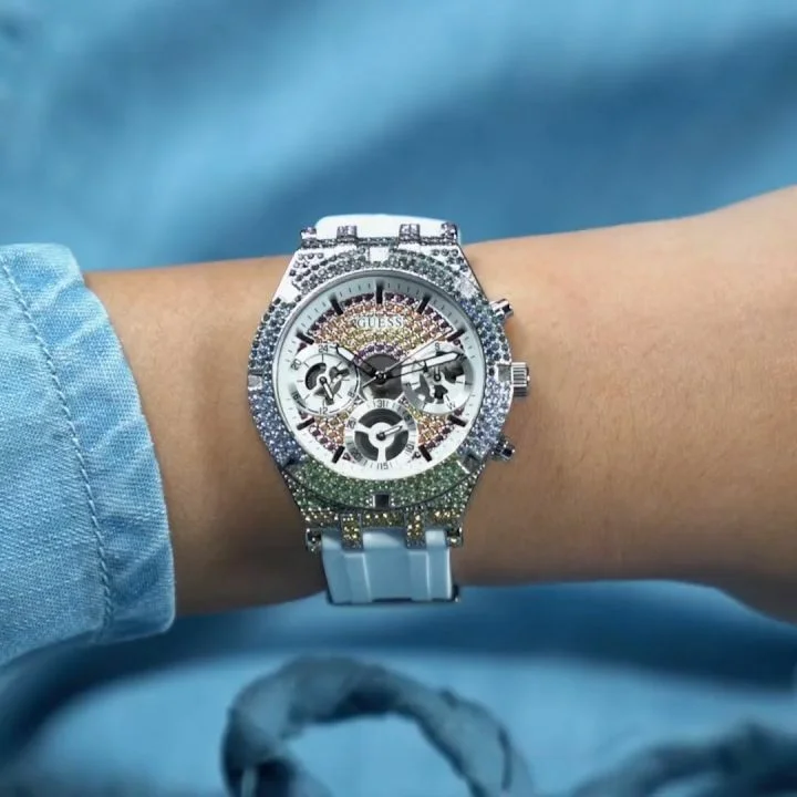Montre Guess Heiress GW0407L4 pour Femme - Boîtier Silicone et cristaux, bracelet silicone blanc vue 4