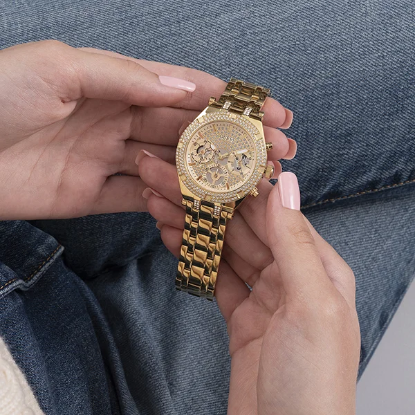 Montre Femme Guess Heiress GW0440L2 en or jaune, cadran squelette multifonction vue 4