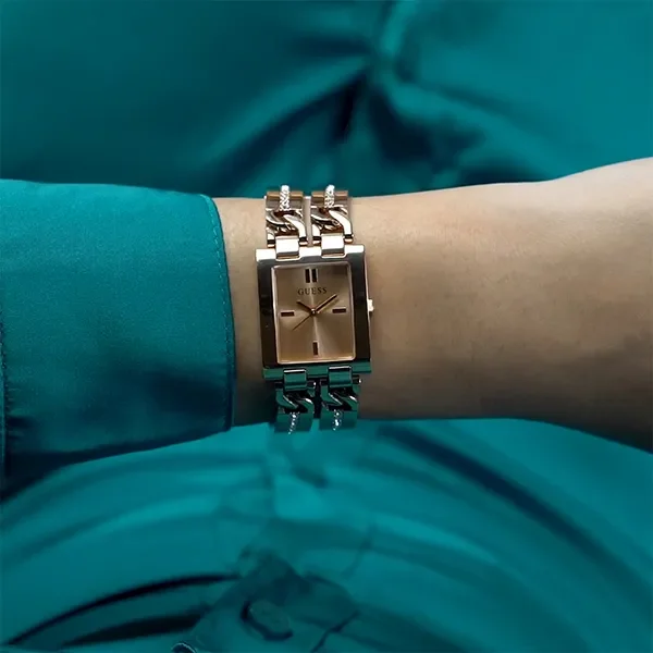 Montre Femme Guess GW0668L3 en Acier Or Rose avec Cadran Carré et Cristaux vue 5