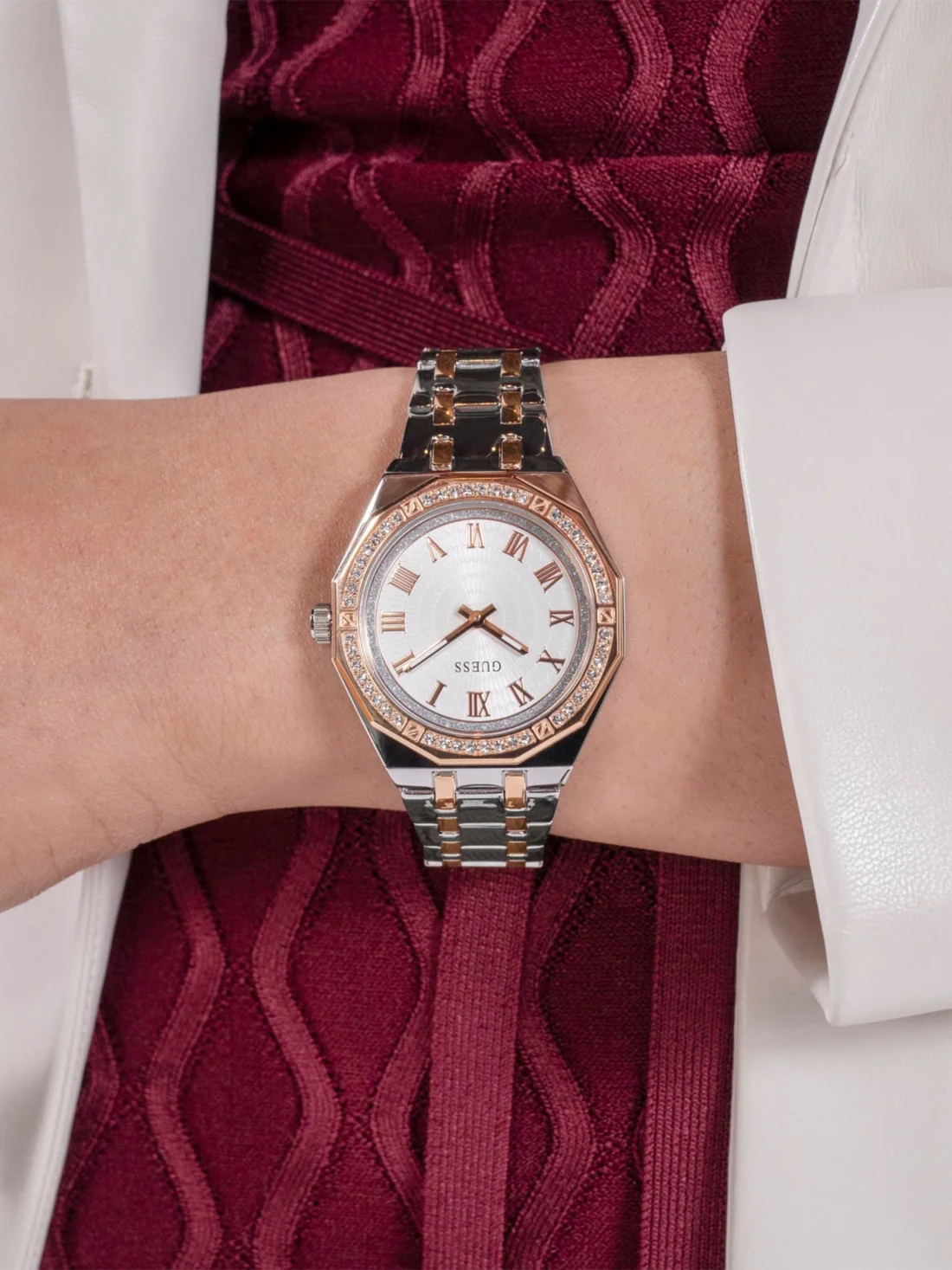 Montre Femme Guess GW0770L5 en Acier Bicolore Argent et Or Rose, Cadran Blanc Guilloché vue 5