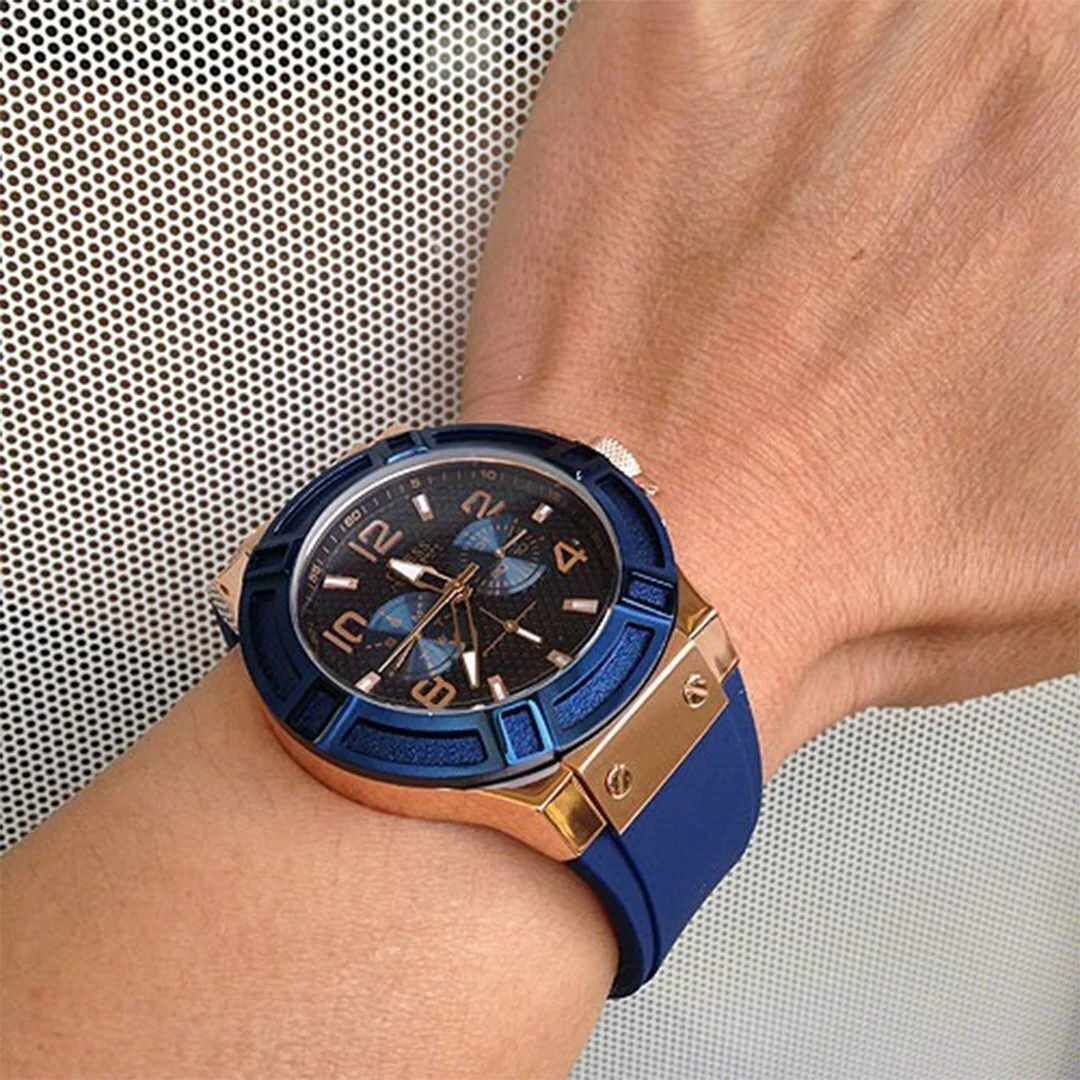 Montre Homme Guess Rigor W0247G3 - Boîtier bicolore or rose, cadran et bracelet bleu vue 3