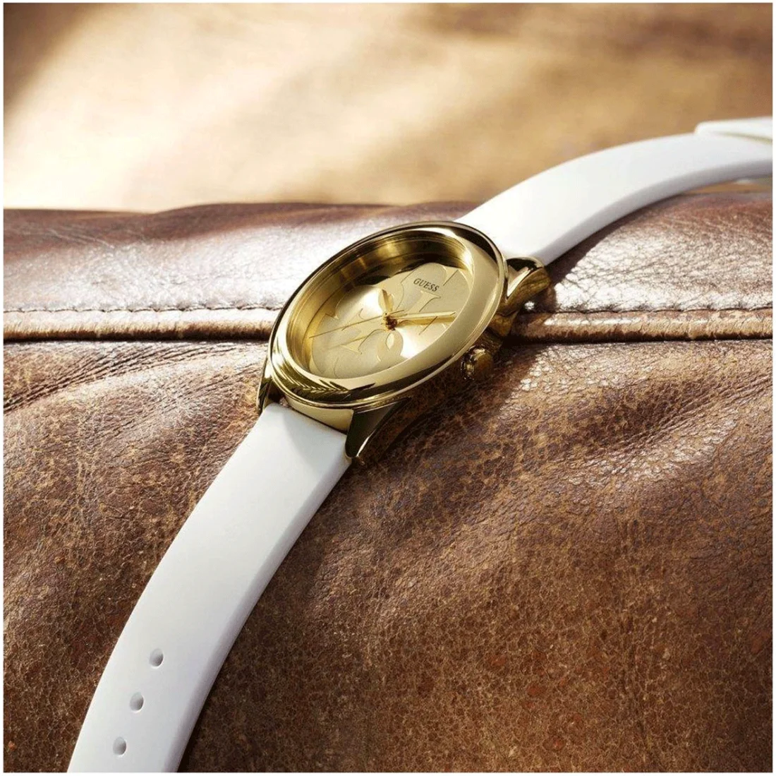 Montre Guess W0911L7 pour Femme - Cadran Doré et Bracelet Silicone Blanc vue 4