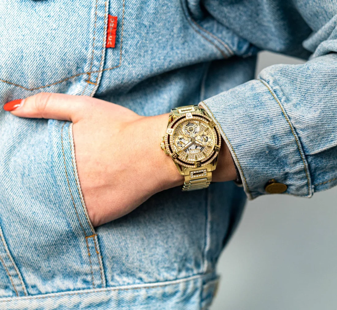 Montre Femme Guess Queen GW0464L2 en acier doré avec cadran à cristaux vue 5