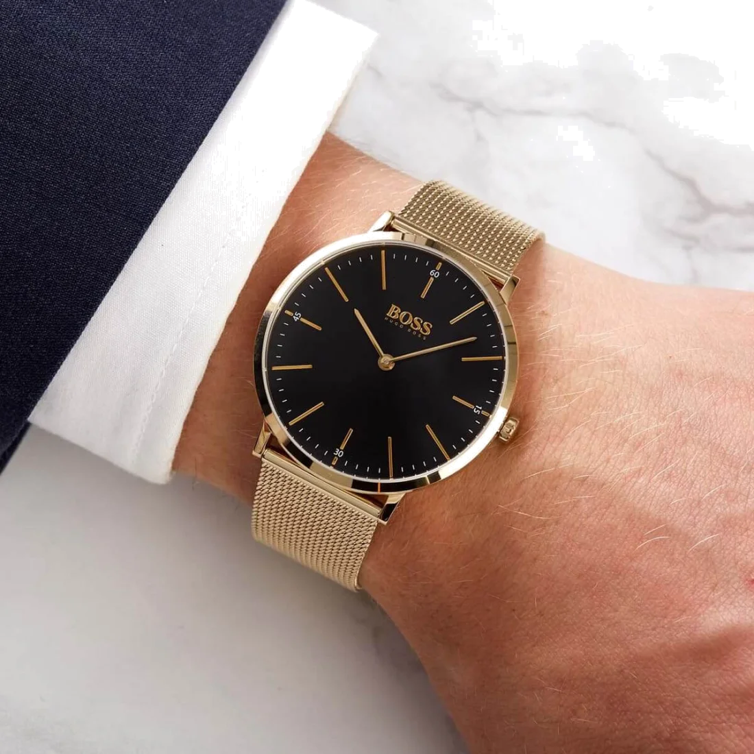 Montre Homme Hugo Boss 1513735 - Boîtier Or & Cadran Noir sur Bracelet Maille Milanaise vue 4