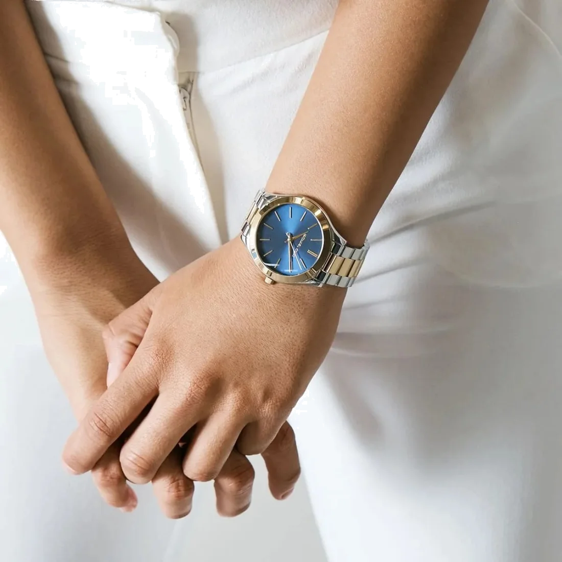 Montre Femme Michael Kors MK3479 - Cadran Bleu, Bracelet Acier Bicolore Argent et Or vue 5