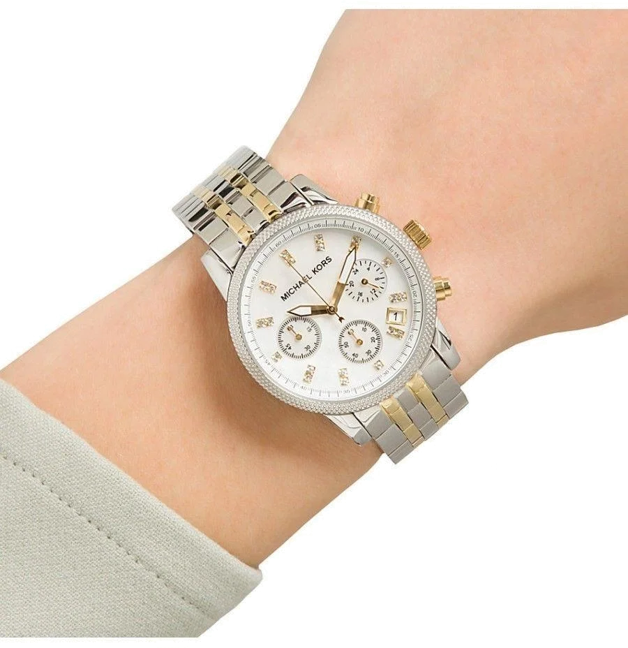 Montre Michael Kors Ritz MK5057 pour Femme - Cadran nacre argenté, bracelet acier bi-ton or et argent, chronomètre vue 5